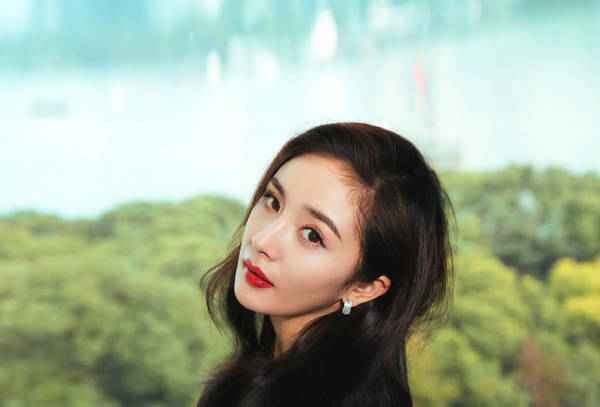 杨幂身价多少亿 杨幂身价排行榜2018